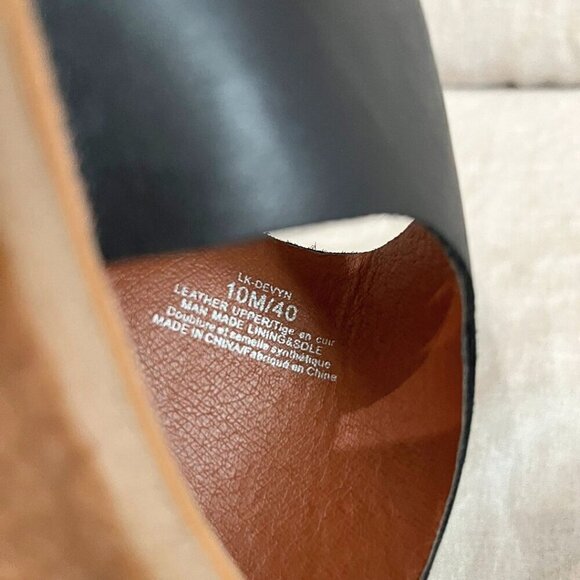 NWOT LUCKY BRAND DEVYN BLACK LEATHER T-STRAP SANDALS - 10 - Picture 9 of 9
